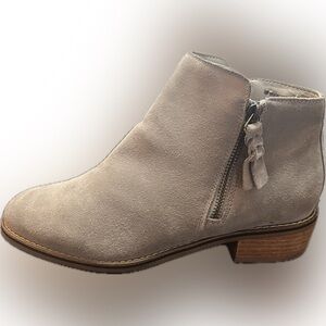 BLONDO - EUC grey suede/Lthr booties.  Waterproof.  Very cute, perfect sz 9.5.